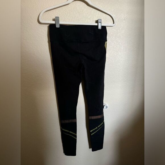 ALO Yoga Airbrush Chakra Leggings Size Small in Black & Gold - Picture 7 of 7